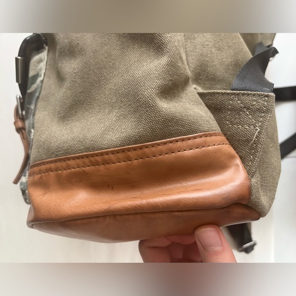 Steve Madden Army Green Camo Vegan Leather Adjustable Book Bag Backpack - Picture 8 of 14